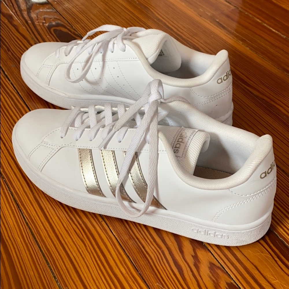 Adidas Sneakers